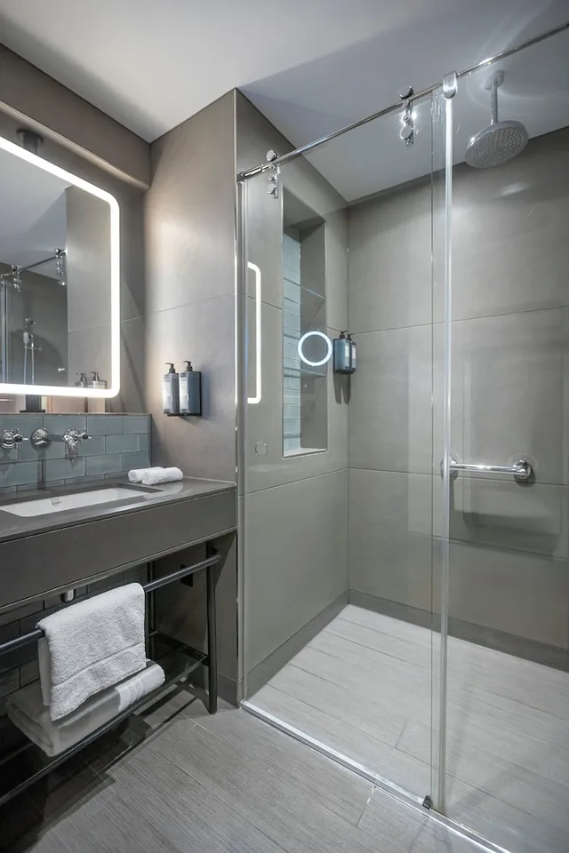 غرفة ديلوكس بسريرين مزدوجين، Clayton Hotel City of London 4/6