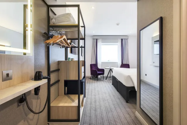 New Style, King Bed, Smoking، Premier Inn Abu Dhabi Capital Centre 8/10