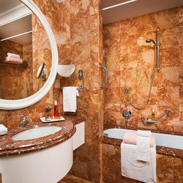 Junior Suite, Double Bed, Hotel Terme Metropole 1/1