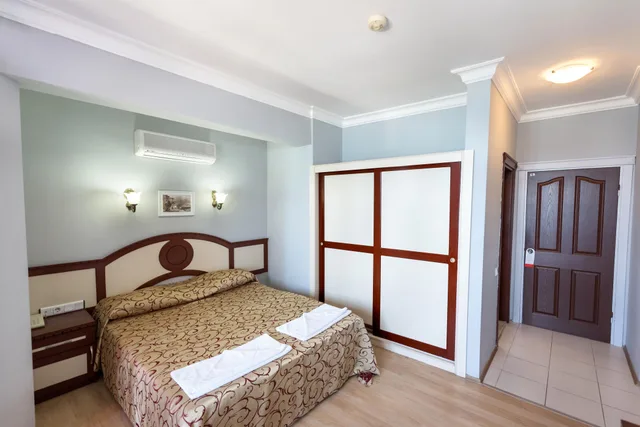 غرفة قياسية بسرير مزدوج بإطلالة على البحر، Gunes Hotel 4/5