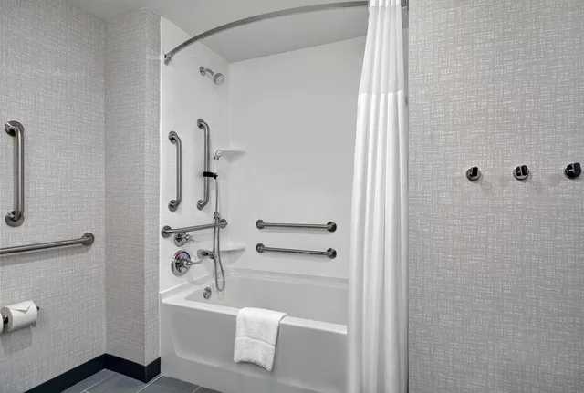 جناح استوديو بسرير كينج لذوي الإعاقة، Hampton Inn Suites Macclenny I 10 1/1