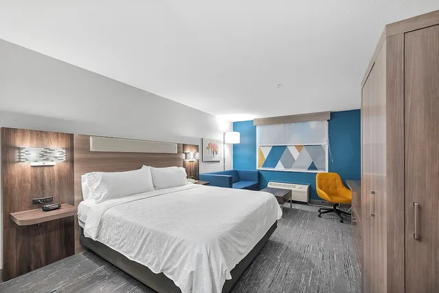غرفة قياسية بسرير كوين، Holiday Inn Express Palestine 1/2