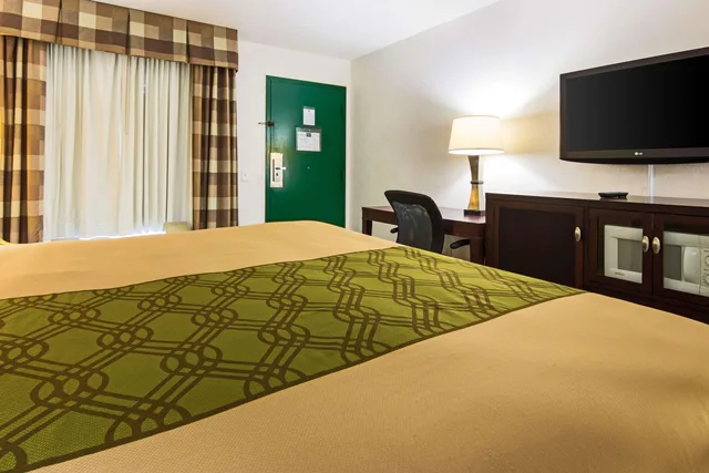 Upgrade, 2 Queen Beds، Park Inn by Radisson, Macon North 6/6