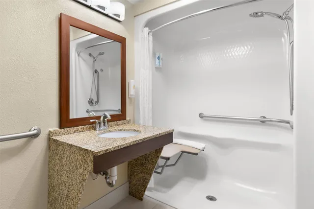 جناح بسرير كينج لذوي الإعاقة، Comfort Suites Near Universal Orlando Resort 6/7
