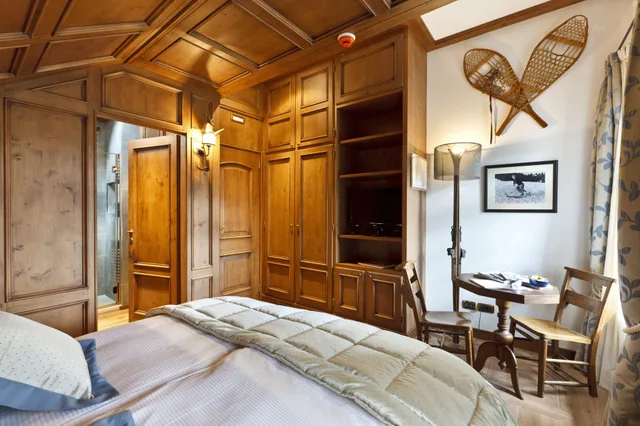 غرفة كومفورت فاخرة بسرير مزدوج وسريرين منفصلين، Ambra Cortina Luxury Fashion Boutique Hotel 2/10