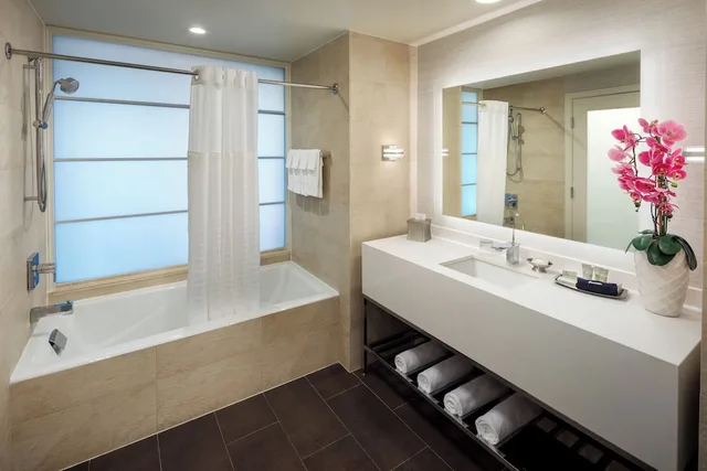 غرفة قياسية بسرير كينج، The Hotel at Arundel Preserve 6/8