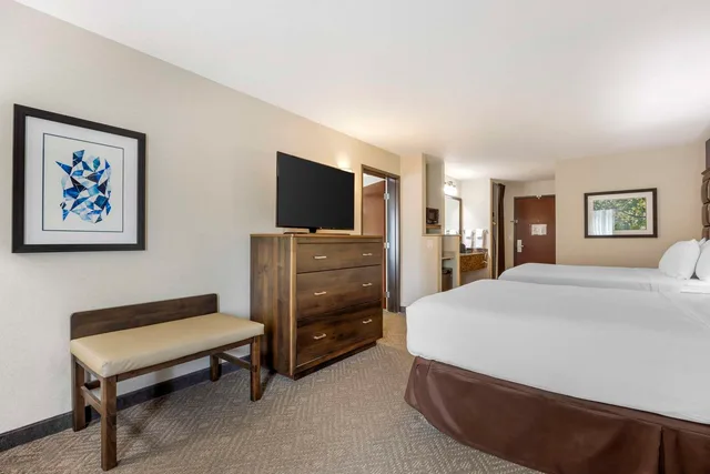 جناح بسريرين كوين بغرفتي نوم بغرفتين، Best Western Plus Northwind Inn Suites 3/6