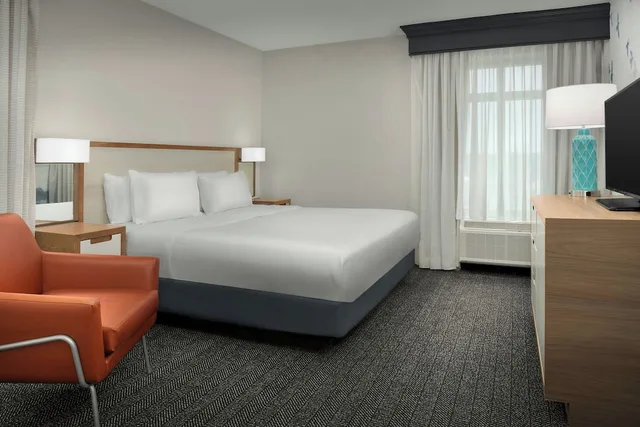 1 Bedroom, Suite, King Bed, Ocean Front, Sofa، Courtyard Virginia Beach Oceanfront North 37th Street 1/6