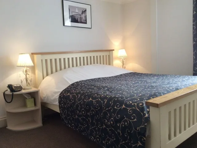 غرفة قياسية صغيرة بسرير كوين، The Buttery Guest House 2/6