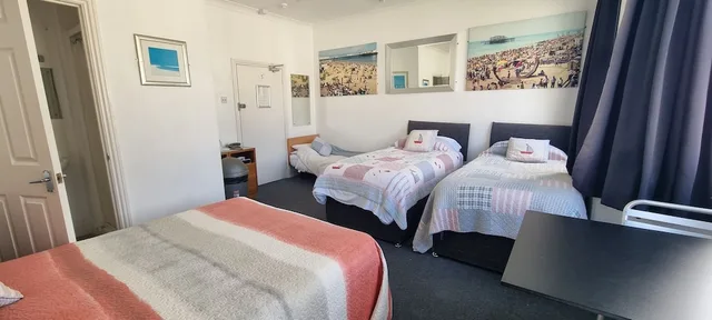 Family, 3 Beds, Marine View 6/10