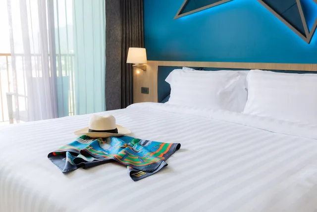 غرفة ديلوكس بسرير مزدوج بإطلالة على المسبح بشرفة، Bluesotel Smart Krabi Aonang Beach Adults Only 3/10