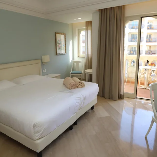 غرفة سوبيريور بسرير مزدوج أو سريرين منفصلين بإطلالة على المدينة، Hellenia Yachting Hotel 1/6