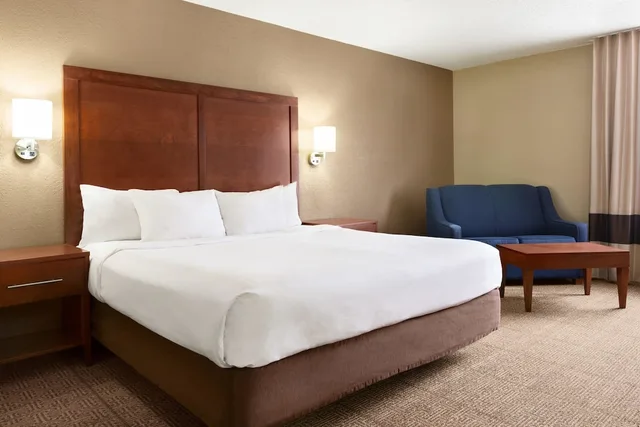 غرفة بسرير كينج، Baymont by Wyndham Rocky Mount 1/3