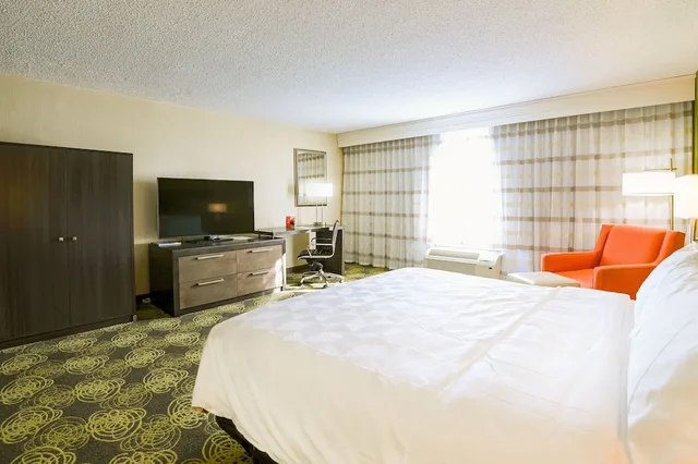 غرفة قياسية بسرير كينج، Holiday Inn Charlottesville-Univ Area 4/10