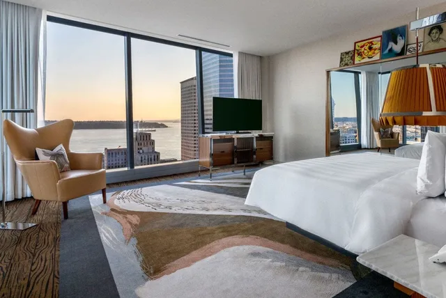 Premier, Suite, King Bed, Bay View، Lotte Hotel Seattle 3/4