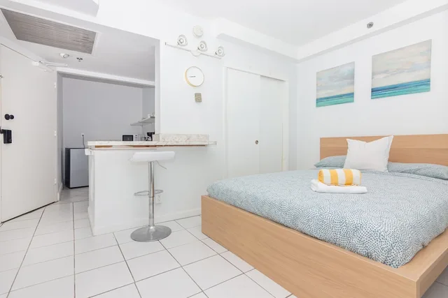 Premier, Studio, Suite, Girasole Apartments 3/10