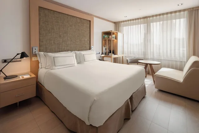 غرفة ديلوكس بسرير كوين، Melia Madrid Princesa Hotel 3/8