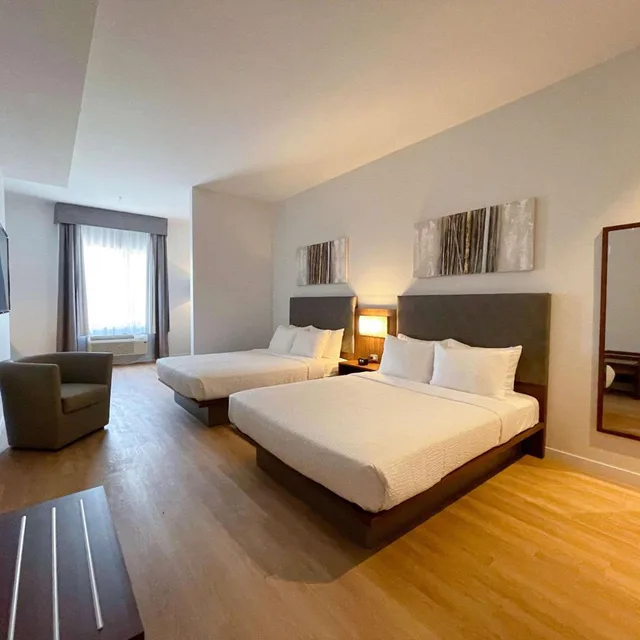 جناح بسرير كوين مع أريكة، Quality Inn Quebec City 5/10