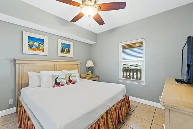 شقة سكنية بسريرين كينج وسرير كوين بإطلالة على البحر بـ3 غرف نوم مع أريكة، Calypso Beach Resort By Panhandle Getaways 1/10