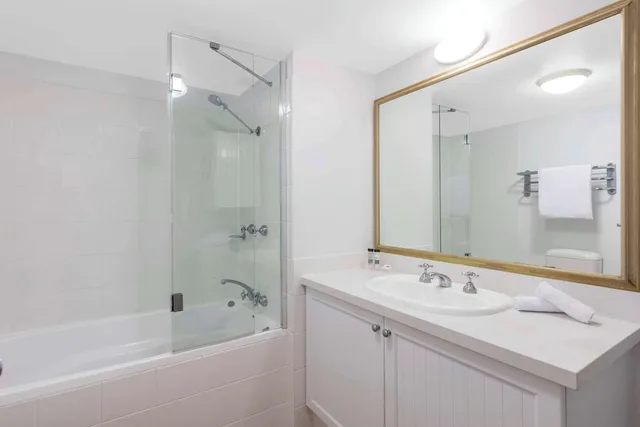 غرفة بسريرين منفصلين بغرفة نوم واحدة، Oaks Gold Coast Calypso Plaza Suites 3/3