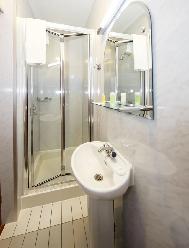 غرفة ثلاثية، Regency House 7/8