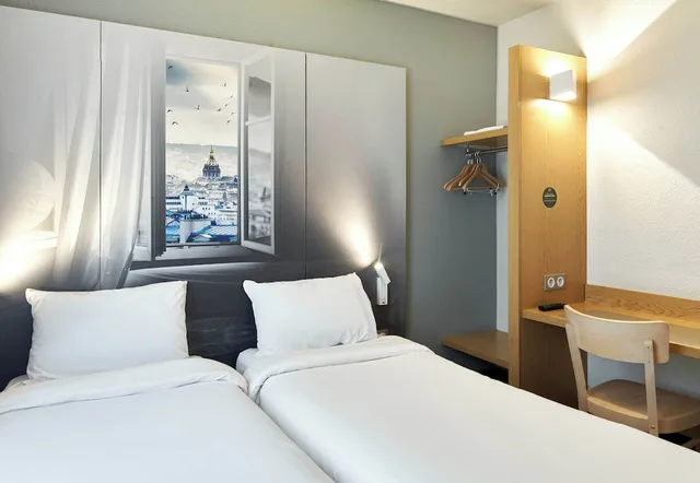 غرفة بسريرين منفصلين، B&B Hotel Paris Le Bourget 1/4