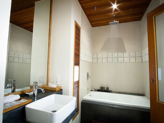 غرفة ديلوكس بسرير كينج بإطلالة على الحديقة، Villa Villa Pattaya 2/3