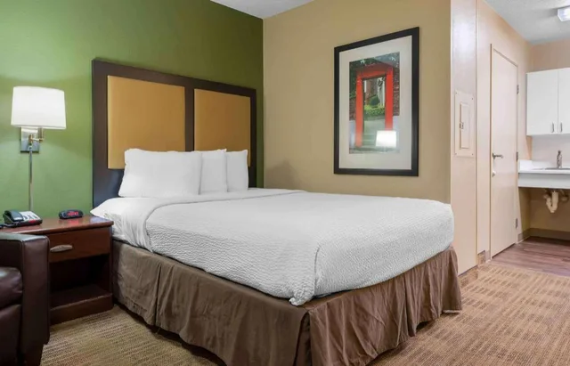 Studio, King Bed, Accessible, Extended Stay America - Tampa - Brandon 2/4