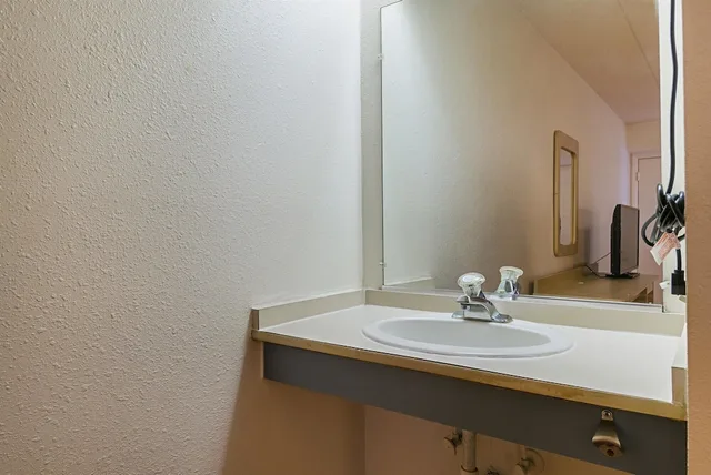 غرفة قياسية بسريرين مزدوجين، Motel6 Knoxville, TN - North 9/10
