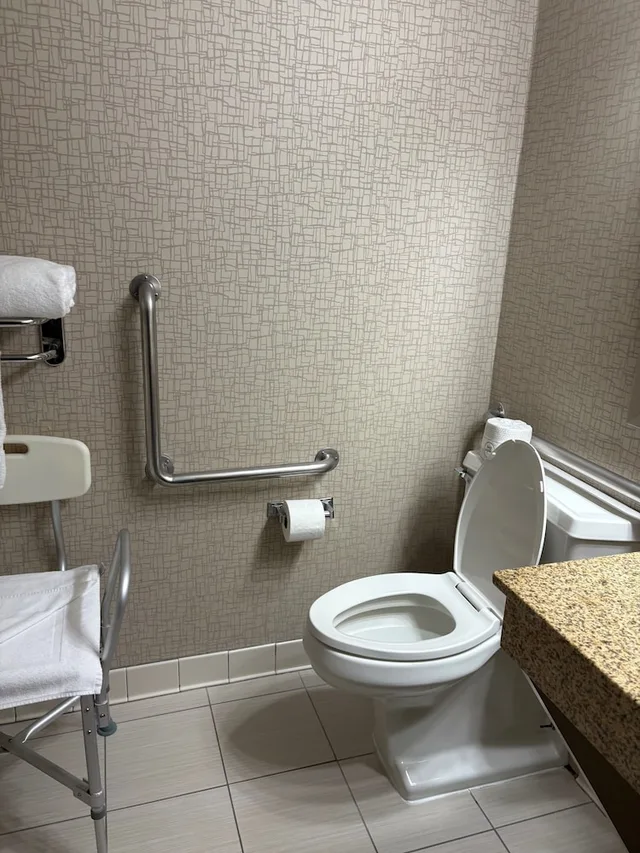 غرفة بسرير كوين لذوي الإعاقة، Days Hotel By Wyndham University Ave Se 8/10
