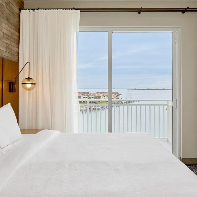 1 Bedroom, Suite, King Bed, Bay View, Sofa, Balcony، Residence Inn St. Petersburg Tierra Verde 2/8
