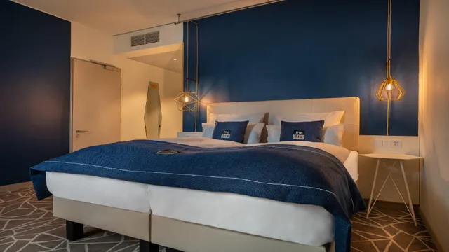 غرفة بسرير كوين لذوي الإعاقة، Holiday Inn - the niu, Ridge Halle Central Station, an IHG Hotel 3/10