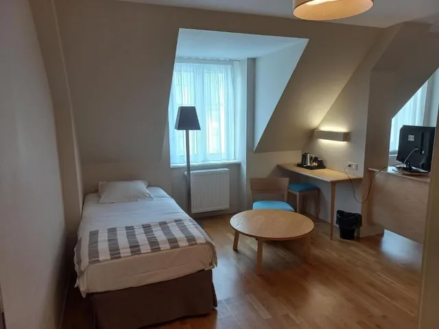 غرفة كومفورت ثلاثية بسرير كوين وسرير فردي، Hotel The Originals Douarnenez Les Résidences d Armor 1/3