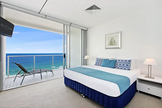 2 Bedrooms, Suite, King and Twin Beds, Ocean View, ULTIQA Air on Broadbeach 10/10