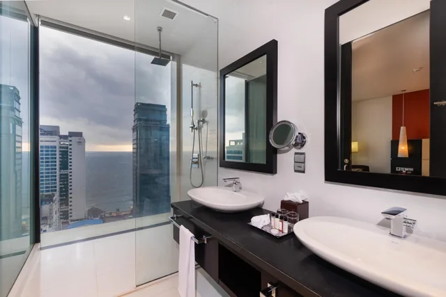 غرفة سوبيريور بإطلالة على البحر، Pullman Colombo Downtown 2/3