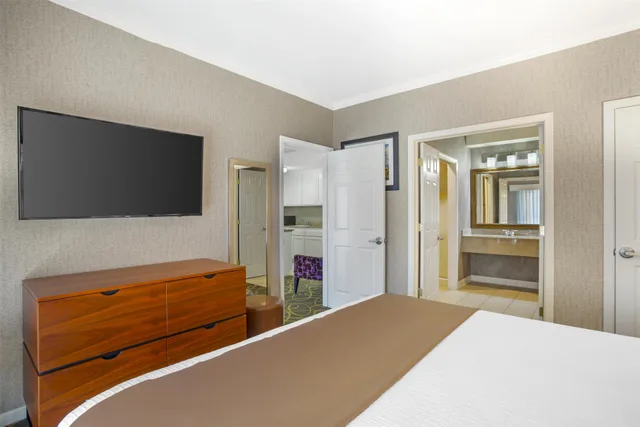 Suite, Accessible, Best Western Plus Dixon Davis 3/4