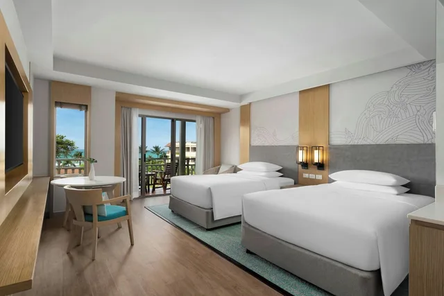 غرفة بسريرين مزدوجين بإطلالة على المسبح، Phuket Marriott Resort & Spa, Merlin Beach 6/10