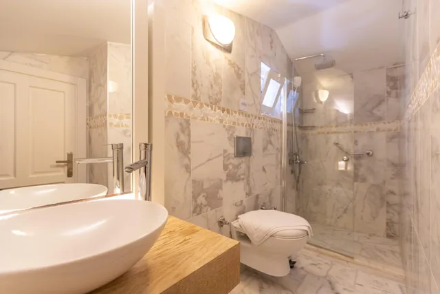 غرفة ديلوكس بسرير مزدوج بشرفة، Kalkan Saray Suites Hotel 6/7