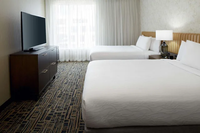 جناح بغرفتي نوم مع أريكة، Homewood Suites by Hilton Montreal Midtown 2/9