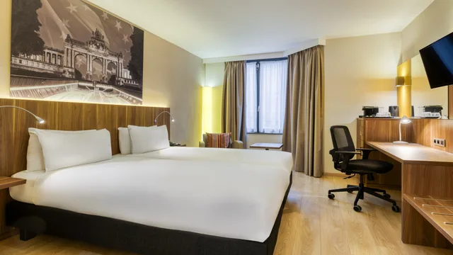 غرفة بسريرين منفصلين، HOLIDAY INN BRUSSELS SCHUMAN 1/5