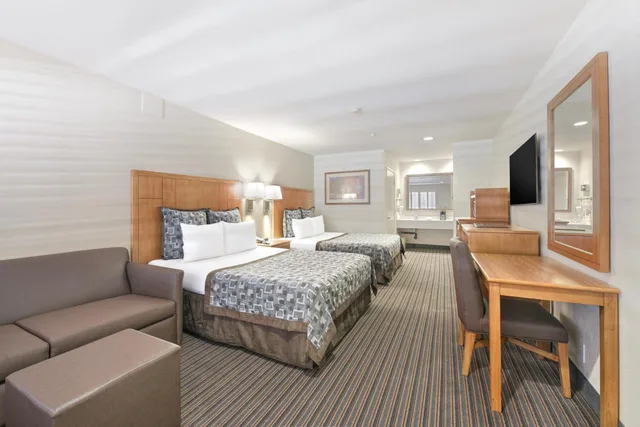 Executive, 2 Queen Beds, Anaheim Desert Inn and Suites 1/4