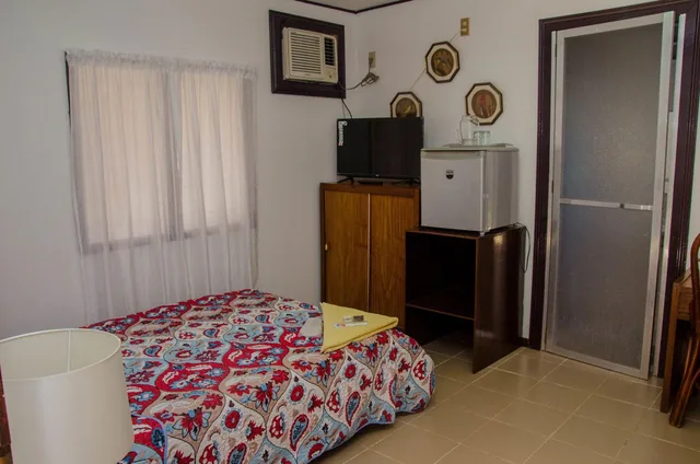 Basic, Villa, Private Bathroom, Lola Itang Pension 2/2