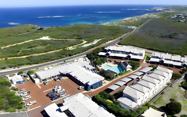 2 Bedrooms, House، Margarets Beach Resort 1/1