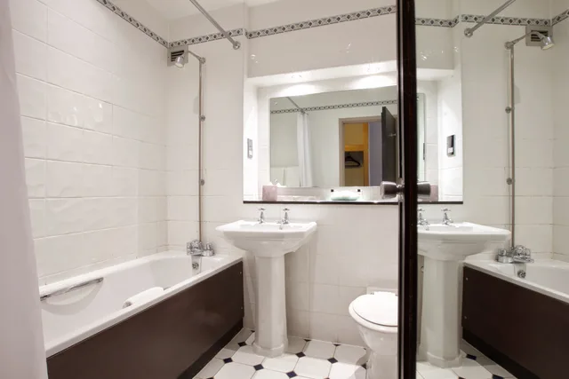 غرفة كلاسيكية عائلية، Stourport Manor Hotel 2/2
