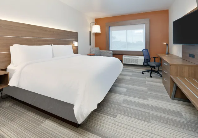 Suite, Holiday Inn Express And Suites Plano East 2/3