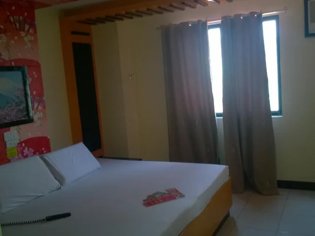Regency, Queen Bed, Hotel Sogo Pasay Harrison 2/2