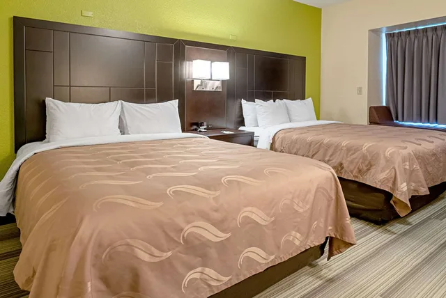غرفة بسريرين كوين لذوي الإعاقة، Quality Inn & Suites Robbinsville NC 2/2
