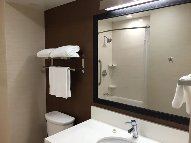 غرفة بسرير كينج بشرفة، Fairfield Inn Suites Los Angeles Rosemead 4/5