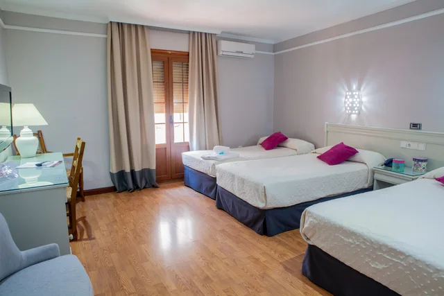غرفة قياسية ثلاثية، Hotel Dona Blanca 1/2