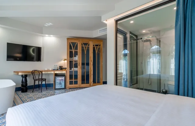 Deluxe, Queen Bed, City View, Bathtub, Hotel Abanotubani 2/4